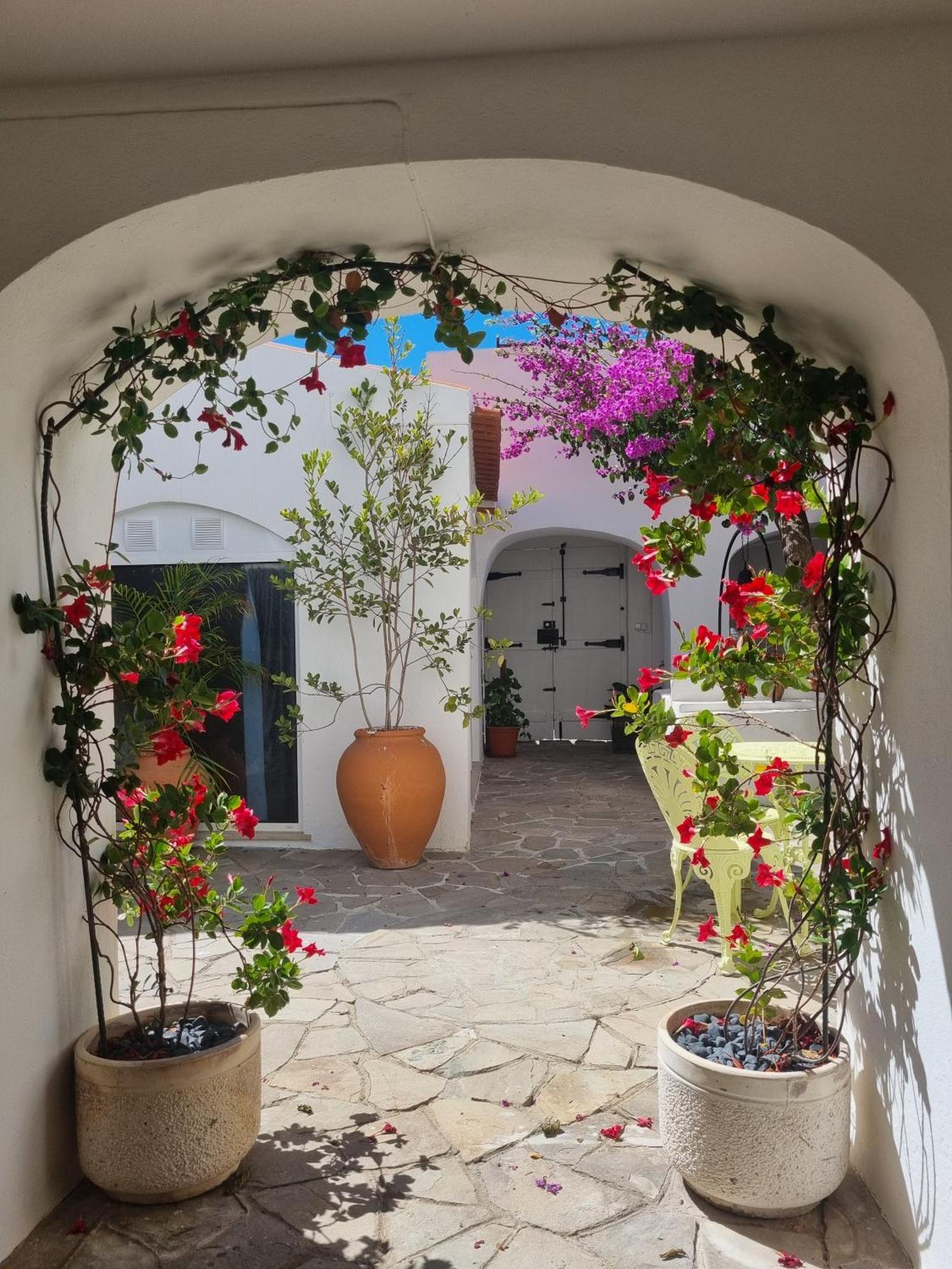 סינס Castle House And Beach מראה חיצוני תמונה